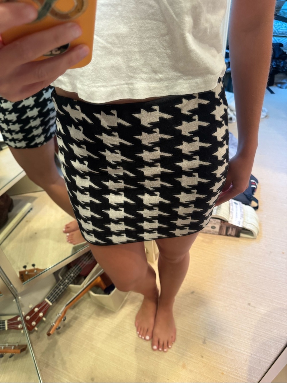 Alice and Olivia Black & White Houndstooth Mini Skirt Size 2